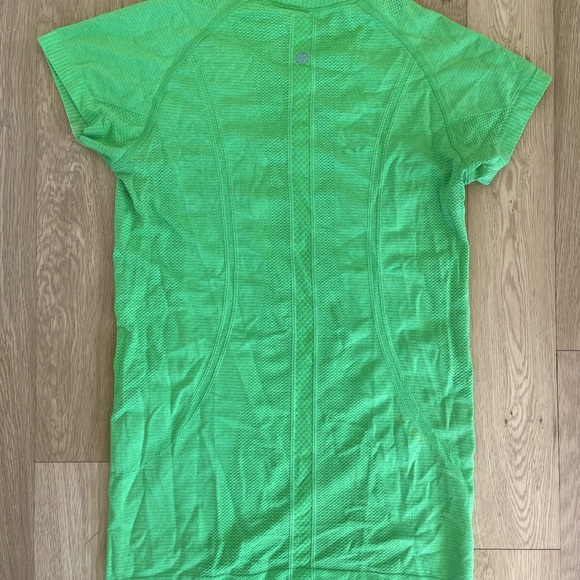Lululemon run swiftly short sleeve crew size 6 - Picture 3 of 4